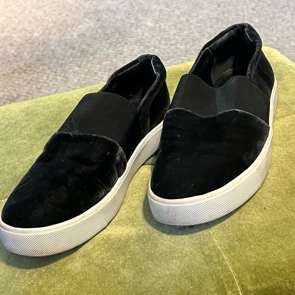 Vince. Suede. Women's Black Slip-On Sneakers